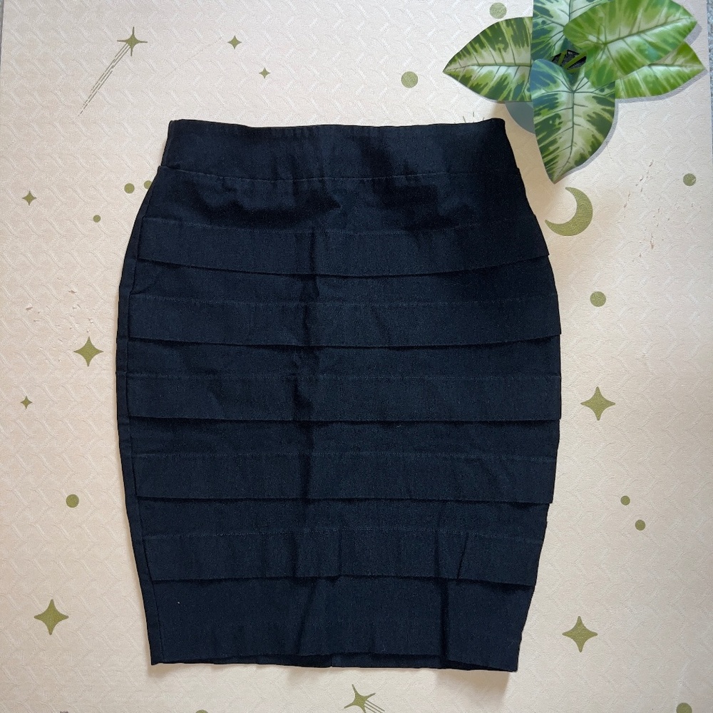 IZ Byer Pull-On Pencil Skirt in Black - Small